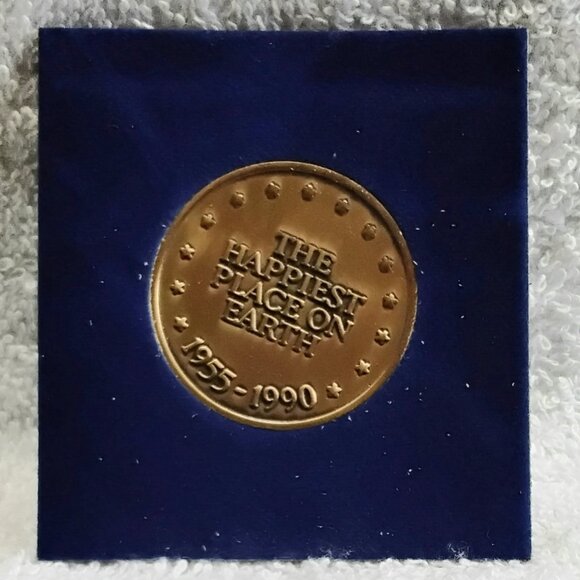 1990 Disneyland 35 Years of Magic Medallion!! - Picture 3 of 4